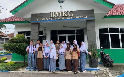 Kunjungan Edukasi Tim OSN-K Geografi dan Kebumian ke BMKG Kertajati